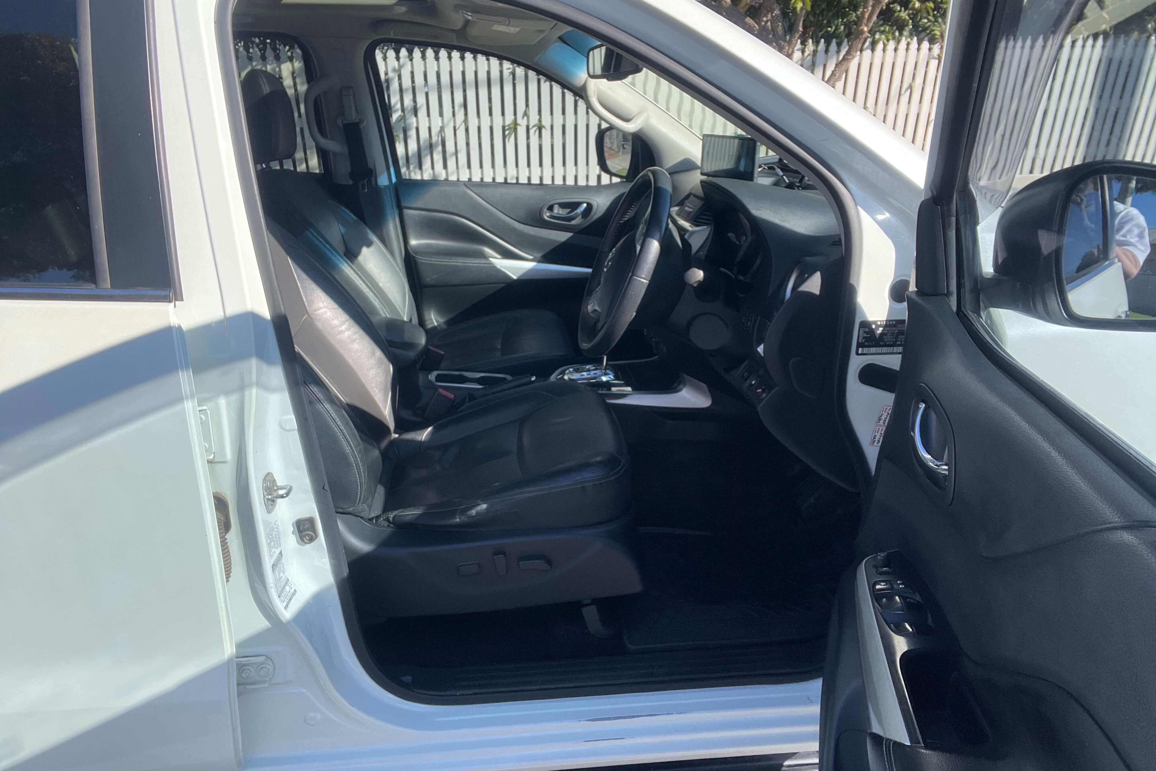 Nissan Navara interior detail